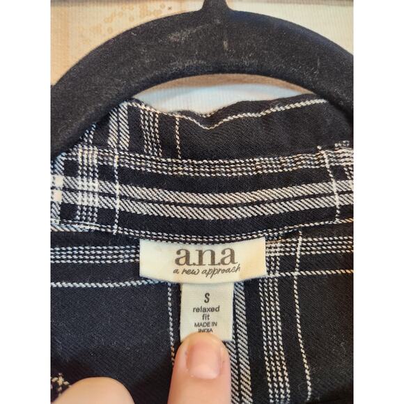 A.n.a Women's Black White Plaid Long‎ Sleeve Button Down Shirt Size Small - Picture 3 of 6